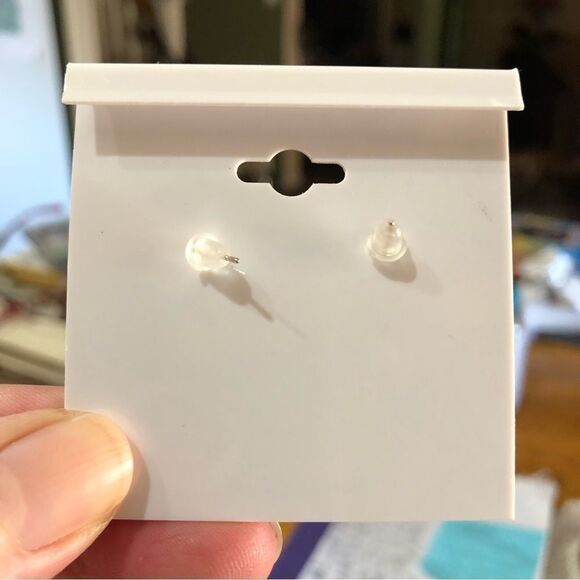 NWOT Gold Bow Earrings - Picture 6 of 6